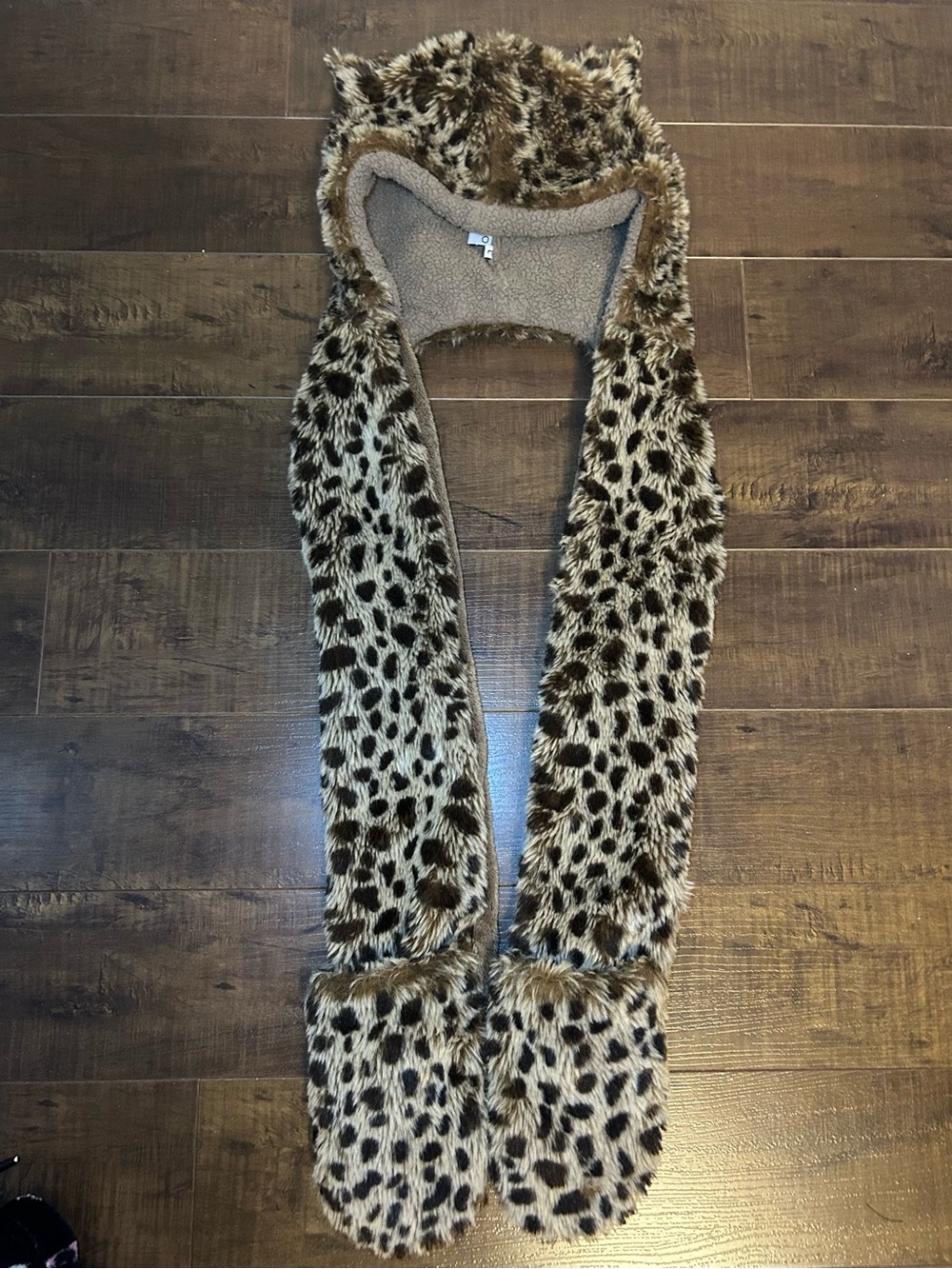 Vintage Aldo sherpa fleece lined leopard fur hat accessory